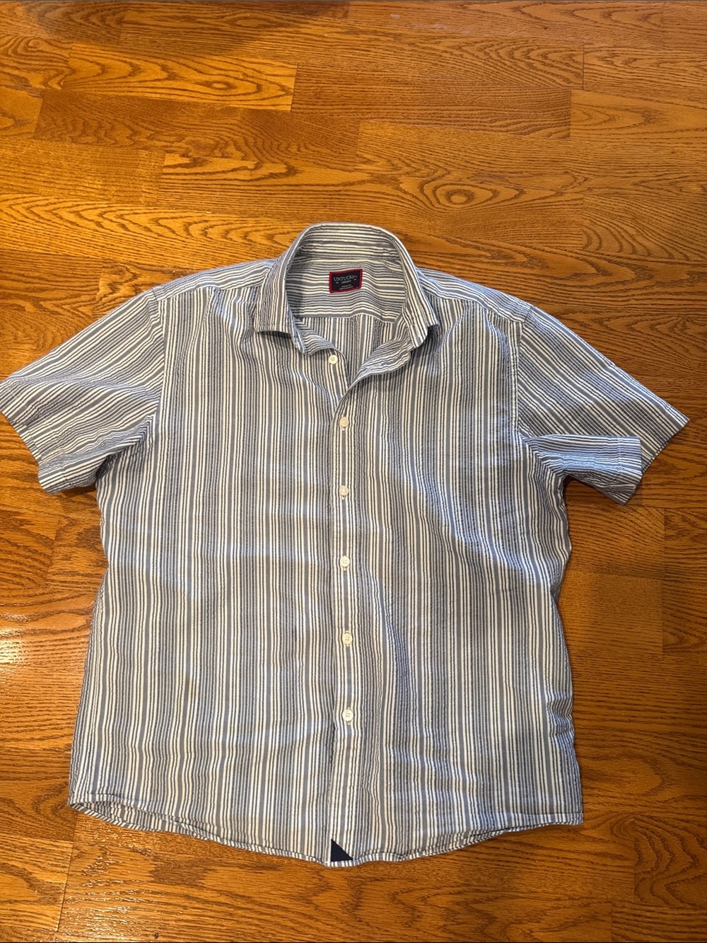 UNTUCKit Men's Short Sleeve Button-Down Stripe Shirt in Blue and White